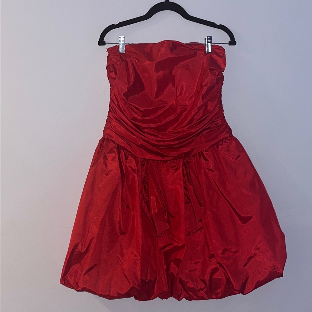 Elegant Vintage Red Strapless Dress